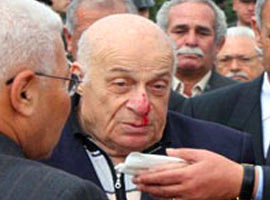 Rauf Denktaş <b>yere düştü</b>