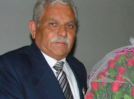 Mitingte kalp krizi geçirdi