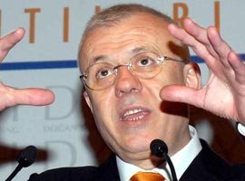 Özkök'e <b>canlı yayında zor soru</b>