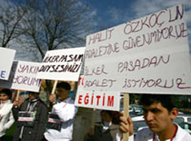 Hem kovdular, hem tazminat istiyorlar