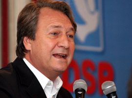 Sezer'e <b>gitme kal baskısı</b>