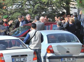 Öğrencilerinden <B>akıl almaz slogan !</B>