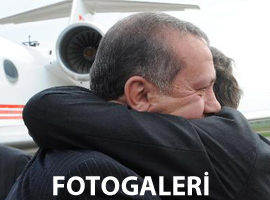 Erdoğan'a öyle bir sarıldı ki... - Foto