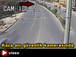 Saniye saniye feci kaza anı - Video