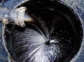 <B>Petrol akıyor</B> Türkiye bakıyor!