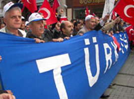 Türk-İş Taksim'den vazgeçti