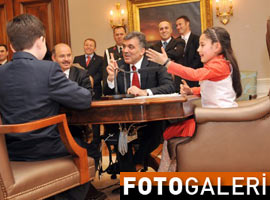 Gazetecilere öyle bir ders verdi ki... - Foto