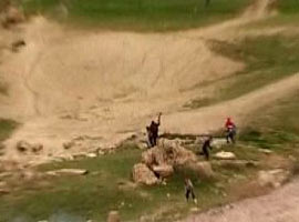 Dövülen çocuğa sürpriz ziyaret