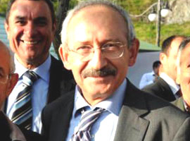 Kemal <b>Kılıçdaroğlu şaşkın</b>a döndü