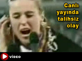 Bayan muhabirin başına gelene bak ! - Video