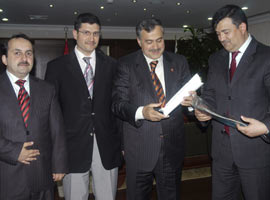 Gonca'ya Bakan Eroğlu'ndan tebrik