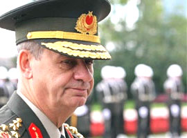 Başbuğ'a <b>çok basit bir soru</b>