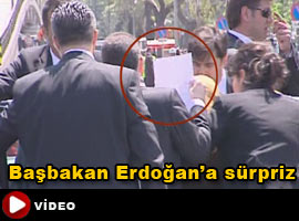 Başbakan'ın yolunu kestiler - İZLE