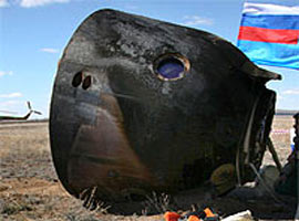 Uzay gemisinin parçaları bahçeye düştü 