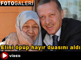 Erdoğan annesinin yanında... - Foto