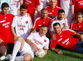 Hakan Şükür yeşil sahalara döndü - Foto