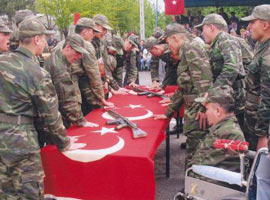 Uzun askerlik şafak sayıyor