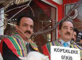 Bu pankartın cezası 5 ay hapis - Foto