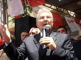 Deniz Baykal <b>tehlike atlattı</b>