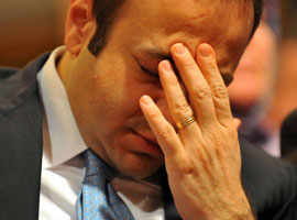 Bakan Bağış'ı ağlatan uzun hava - Video