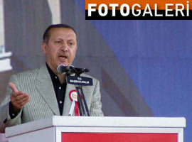 Kürsüye doğru aniden hareketlenince