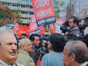 Türban yasağı uygulayarak darbe yaptım