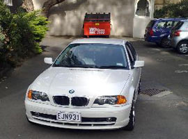 Bu otomobiller kilo ile satılıyor