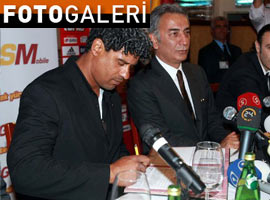 Ve Rijkaard imzayı attı  - Foto