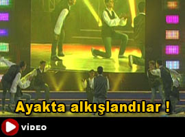 Kolbastı izlerken ağlayan insanlar... - Video