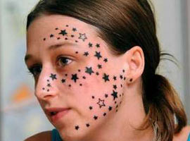 Dövme meraklısı kıza kötü sürpriz !