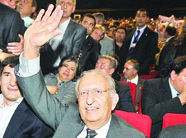 DP'de Cindoruk depremi