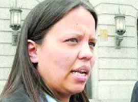 İnternetten şarkı hayatını kararttı