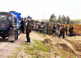 Hakkari'de askeri araç devrildi