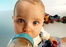 İshal olan bebek nasıl beslenmeli?