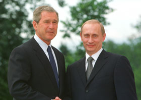 Putin'den Bush'a soğuk cevap