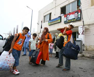 100 bin Lübnanlı evlerini terk etti