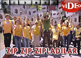 Aynı anda zıpladılar - Video