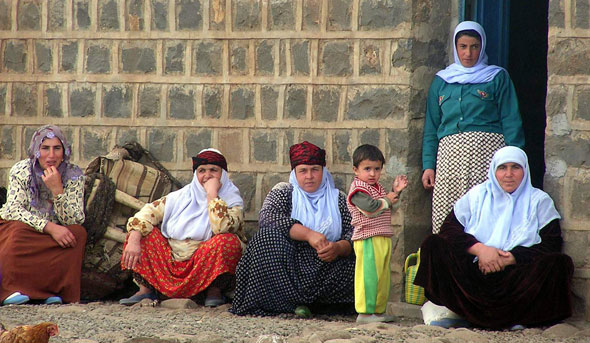 En az 800 bin kişi terör göçmeni