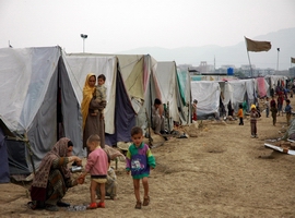 Pakistan'da 1.8 milyon kişi çadırda