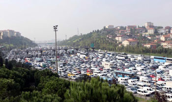 İstanbul trafiği yine felç 
