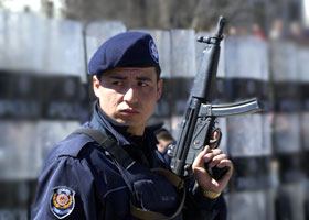 Cenaze için 12 bin polis 