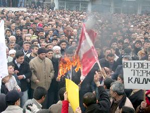 Avrupa'da provokasyon sürüyor