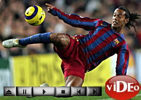 Ronaldinho'dan muhteşem gol-Video