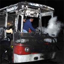 Provokatörler otobüs yaktı