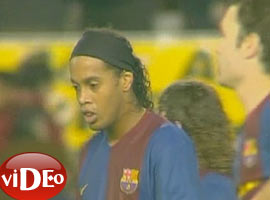 Ronaldinho attı, maç karıştı - Video