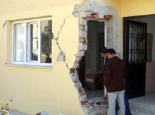 200 evde deprem hasarı