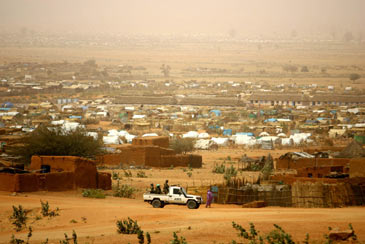 Darfur'da hayat yardımlarla sürüyor  