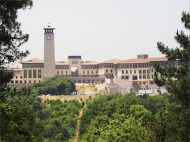 Koç Üniversitesi'ni Danıştay kurtardı 