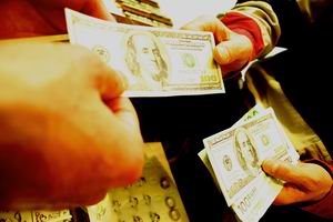 Dolar 1,4540 YTL'ye fırladı