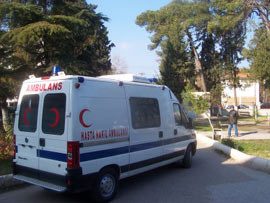 Hastane önünde ambulans skandalı